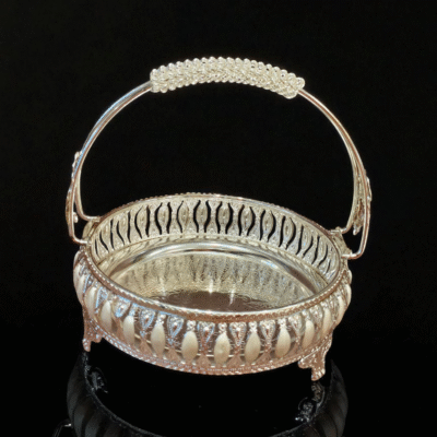 Silver_Metal_Basket_With_Handle